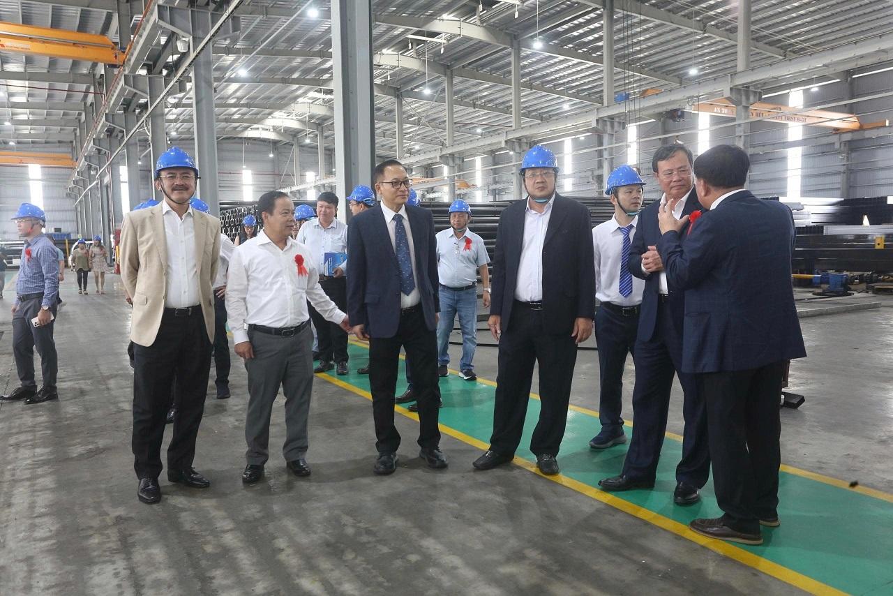 Khánh thành nhà máy thép Hòa Phát, Tây Ninh, công suất hơn 400.000 tấn mỗi năm, tại Khu Công nghiệp Đồng Tâm - Lanh dao tinh Tay Ninh va Dongtam Group cung dai bieu tham quan NM thep Hoa Phat Long An