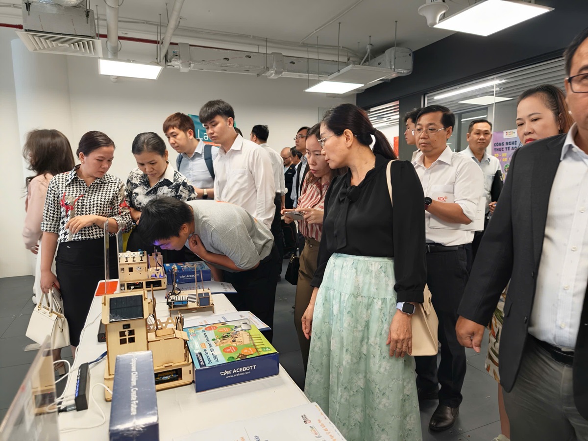 EDTECH Việt Nam 2026 mang đến trải nghiệm "chạm AI" các mô phỏng thí nghiệm khoa học và thực chiến - z7712238581305 d8d2ae6e26da53b113b09c9810ddcfe3