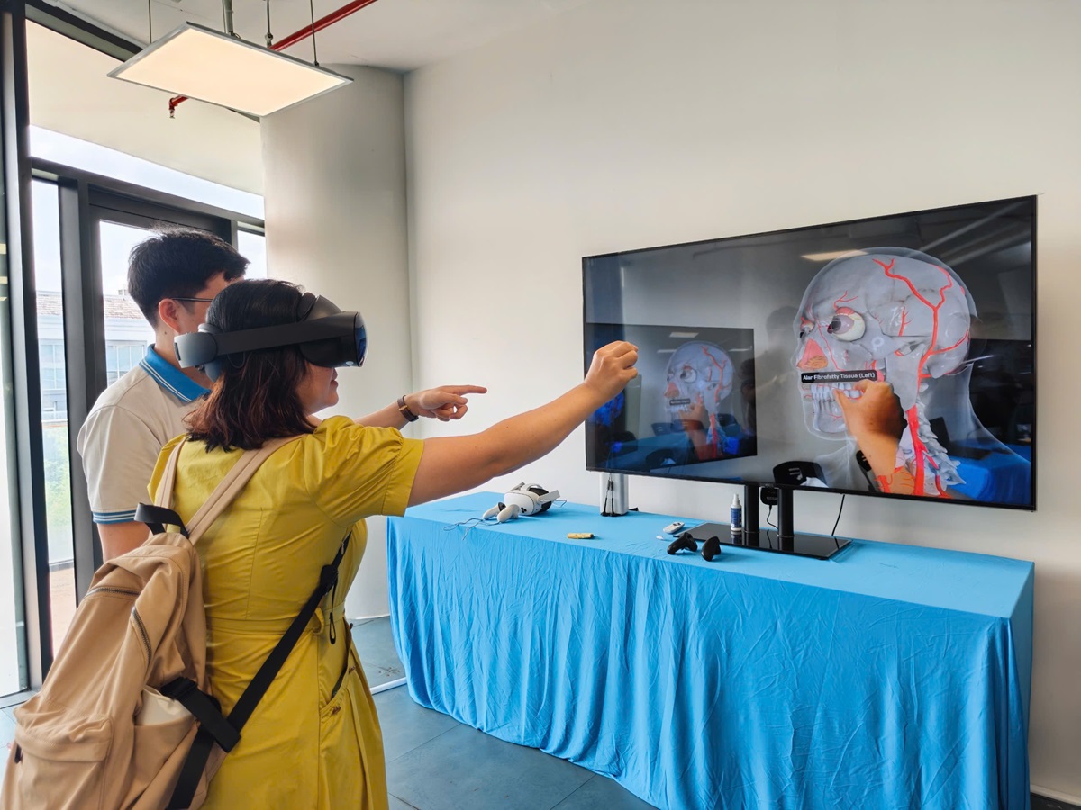 EDTECH Việt Nam 2026 mang đến trải nghiệm "chạm AI" các mô phỏng thí nghiệm khoa học và thực chiến - z7712238582511 af637c94c63d4c216c211cd2b12a7b66