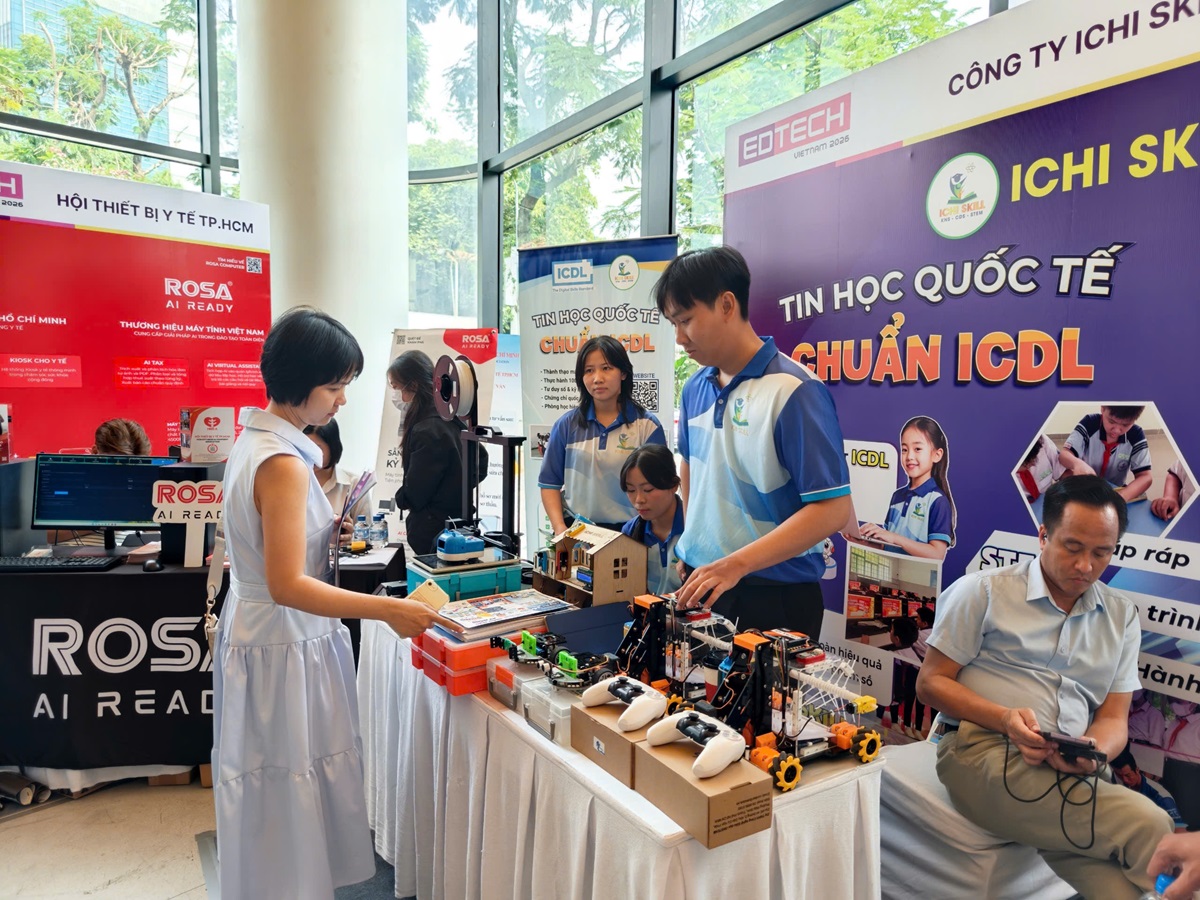 EDTECH Việt Nam 2026 mang đến trải nghiệm "chạm AI" các mô phỏng thí nghiệm khoa học và thực chiến - z7712475119539 92033b832eebe6f3414740c59875a220