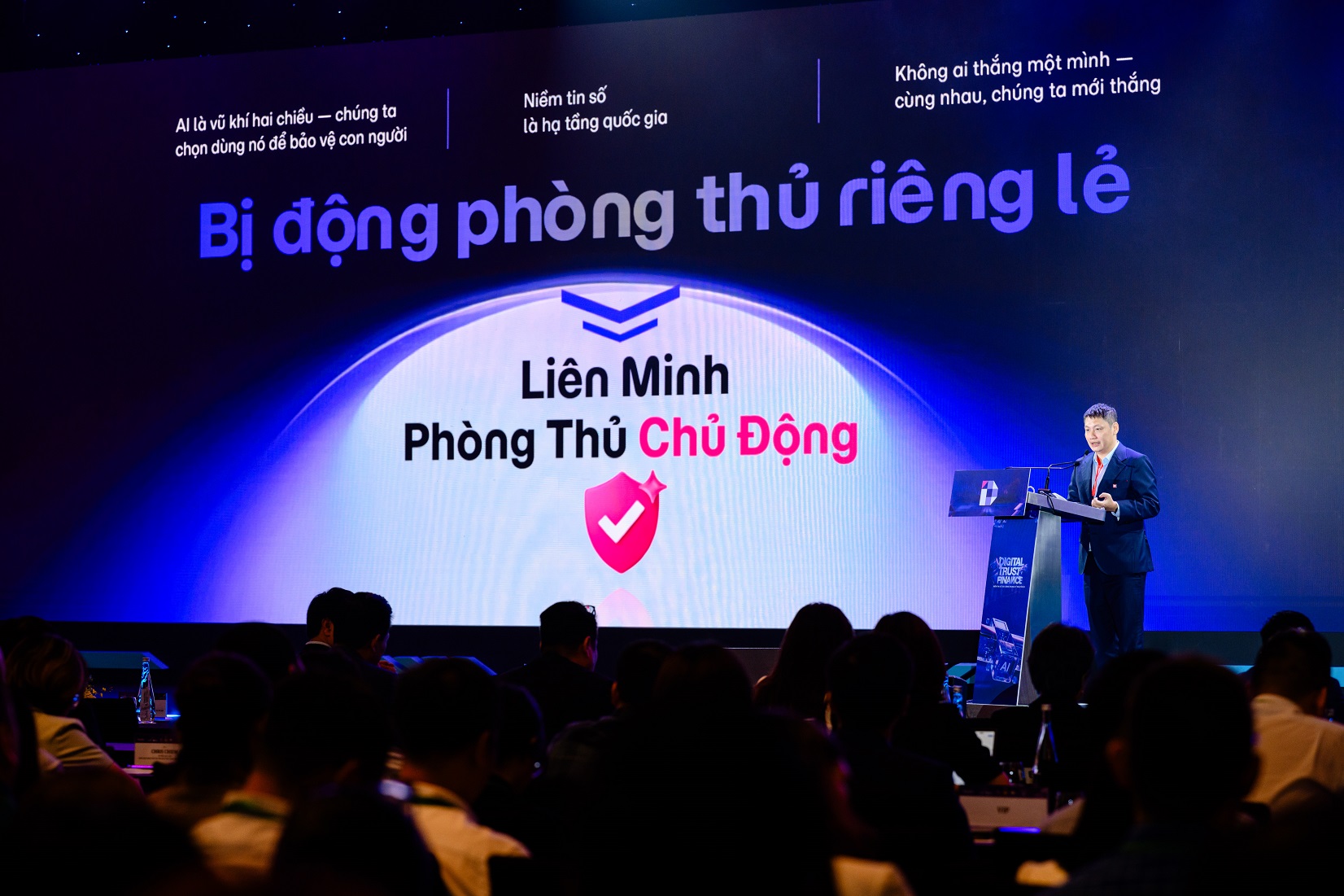 MoMo bảo vệ người tốt khỏi việc mắc sai lầm bị lừa đảo số thao túng - 3. MoMo gioi thieu nen tang Lien minh phong thu chu dong