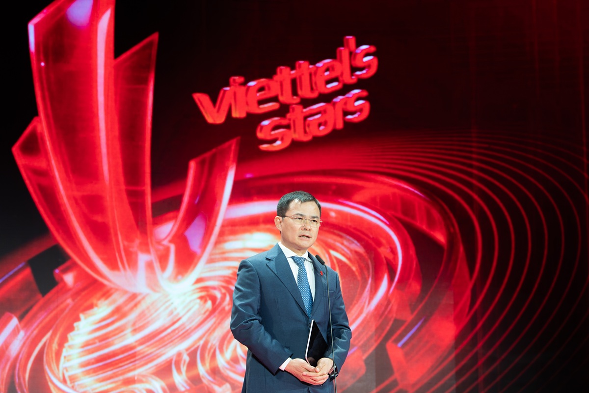 Viettel tôn vinh 20 ‘ngôi sao’ toàn cầu của tập đoàn, từ người lính kỹ thuật đến viện hàng không vũ trụ - Anh 2 1