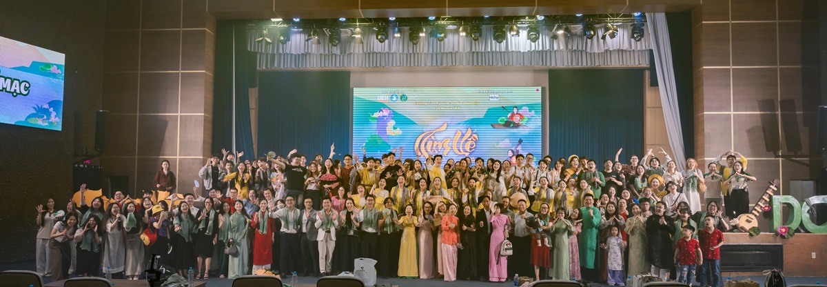 Sinh viên ngành Kinh tế đam mê lưu giữ làn điệu dân ca - điều hiếm thấy giữa thời đại của vội vàng công nghệ - CLB DC va Khan gia