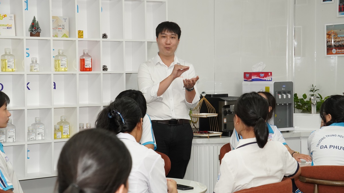 TP.HCM khởi động hành trình "Khám phá Phòng thí nghiệm Mở", tăng tương tác và trải nghiệm thực hành cho HS-SV 2 TP.HCM khởi động hành trình "Khám phá Phòng thí nghiệm Mở", tăng tương tác và trải nghiệm thực hành cho HS-SV - DSC02988