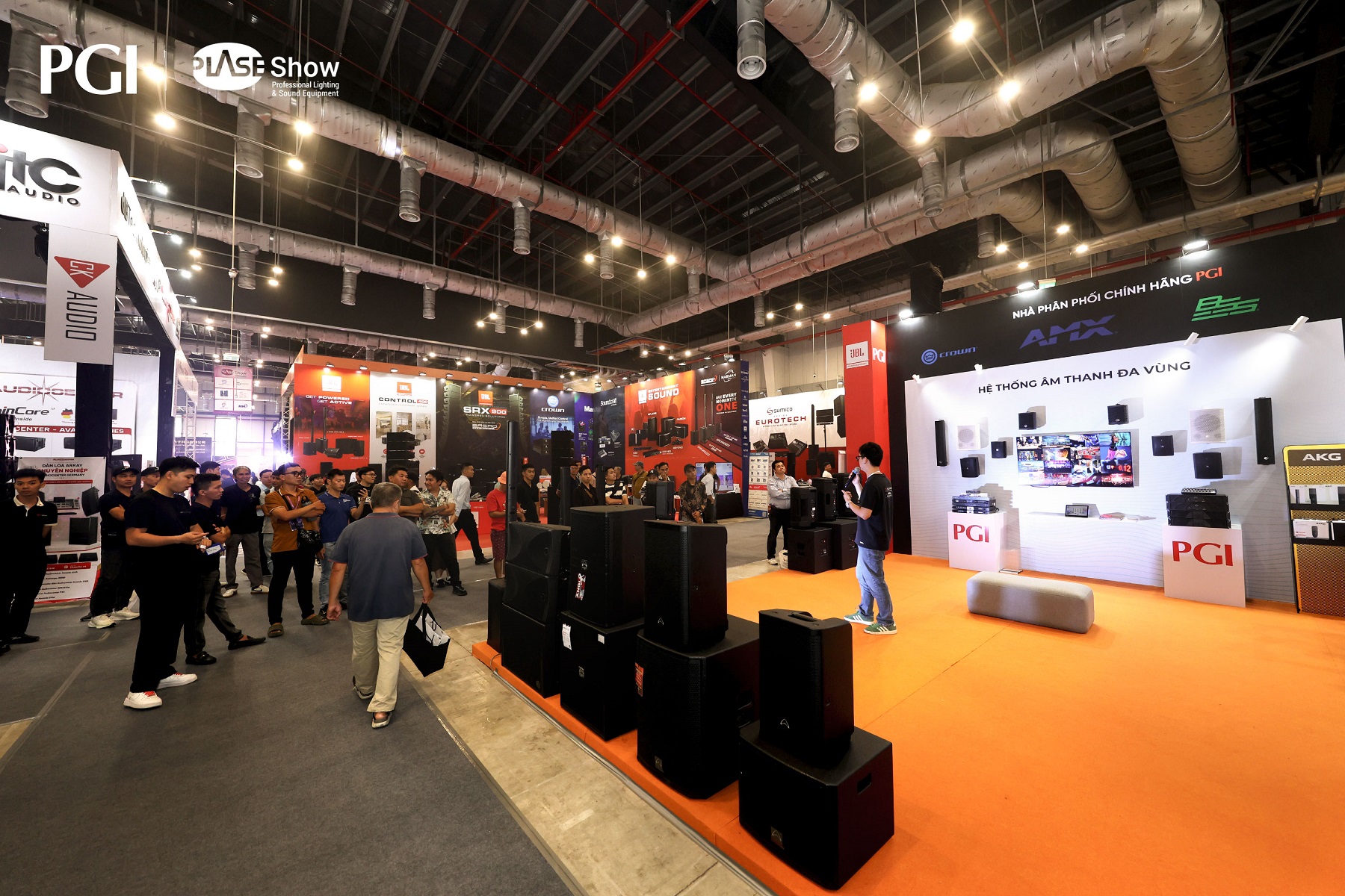 PGI trình diễn JBL SRX900 Series cùng giải pháp AV tích hợp đa ứng dụng tại PLASE Show 2026 - Khu vuc PGI 6