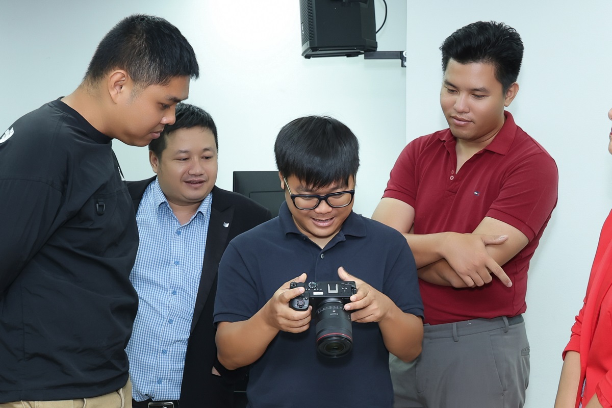 Thỏa sức sáng tạo với máy quay Canon EOS R6 V cùng ống kính Power Zoom, giá hợp lý 7 Thỏa sức sáng tạo với máy quay Canon EOS R6 V cùng ống kính Power Zoom, giá hợp lý - R63 9146