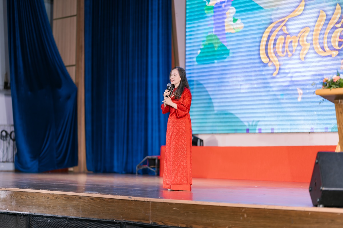 Sinh viên ngành Kinh tế đam mê lưu giữ làn điệu dân ca - điều hiếm thấy giữa thời đại của vội vàng công nghệ - TS.NSUT Hai Phuong Me do dau cua CLB phat bieu
