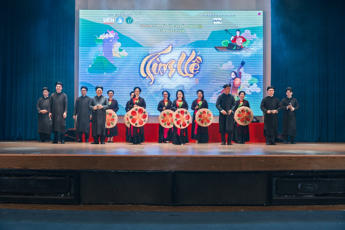 Sinh viên ngành Kinh tế đam mê lưu giữ làn điệu dân ca - điều hiếm thấy giữa thời đại của vội vàng công nghệ - Tiet muc cua anh chi cuu