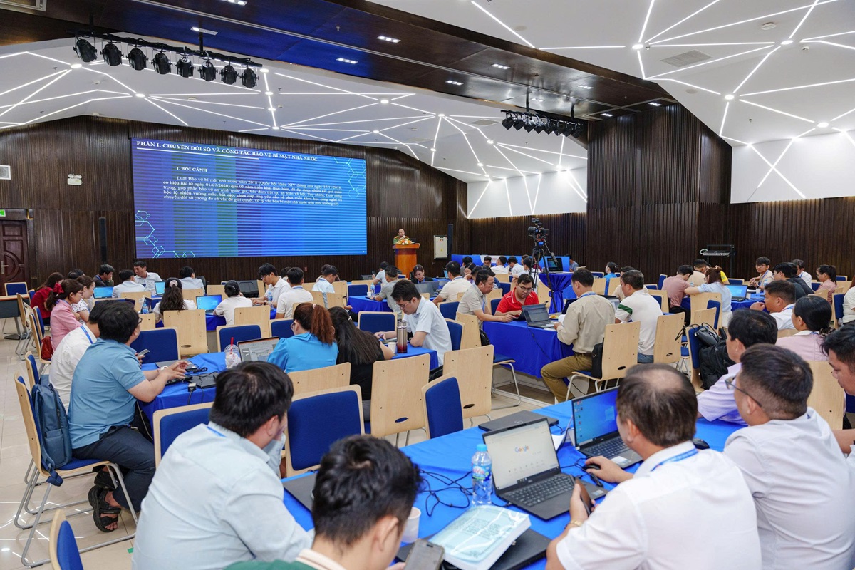 687 học viên đến từ các cơ quan khối Đảng và Mặt trận thành phố, cấp xã hoàn thành chương trình tập huấn về chuyển đổi số - z7832573679645 a04132602ff22e050904b9da50a3d062