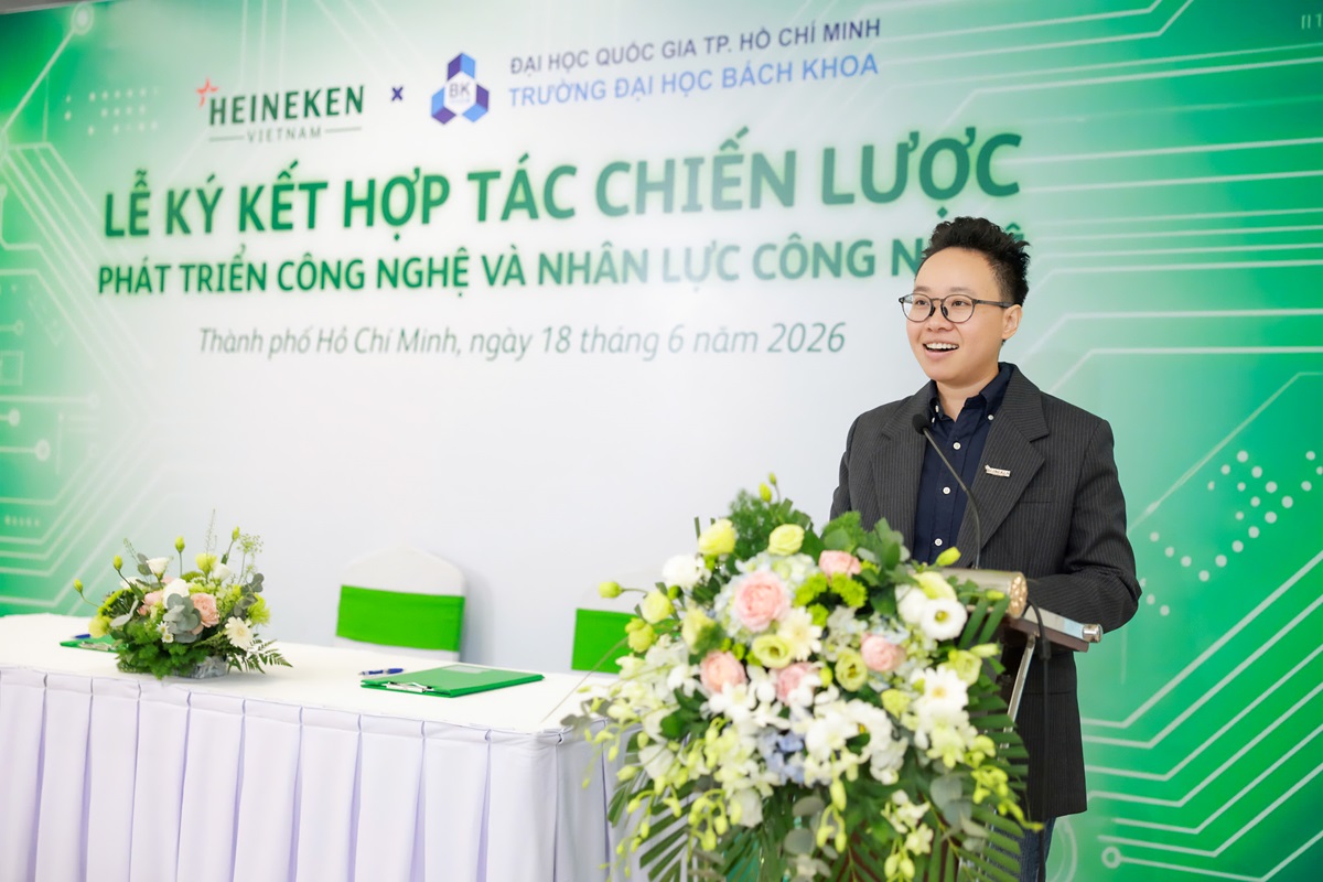 HEINEKEN Việt Nam và Trường Đại học Bách Khoa TP.HCM hợp tác triển khai ứng dụng robot hình người vào sản xuất bia 1 HEINEKEN Việt Nam và Trường Đại học Bách Khoa TP.HCM hợp tác triển khai ứng dụng robot hình người vào sản xuất bia - 3.Ba Dang Huynh Mai Anh Giam doc Ky thuat so va Cong nghe Cap cao HEINEKEN Viet Nam.jpg