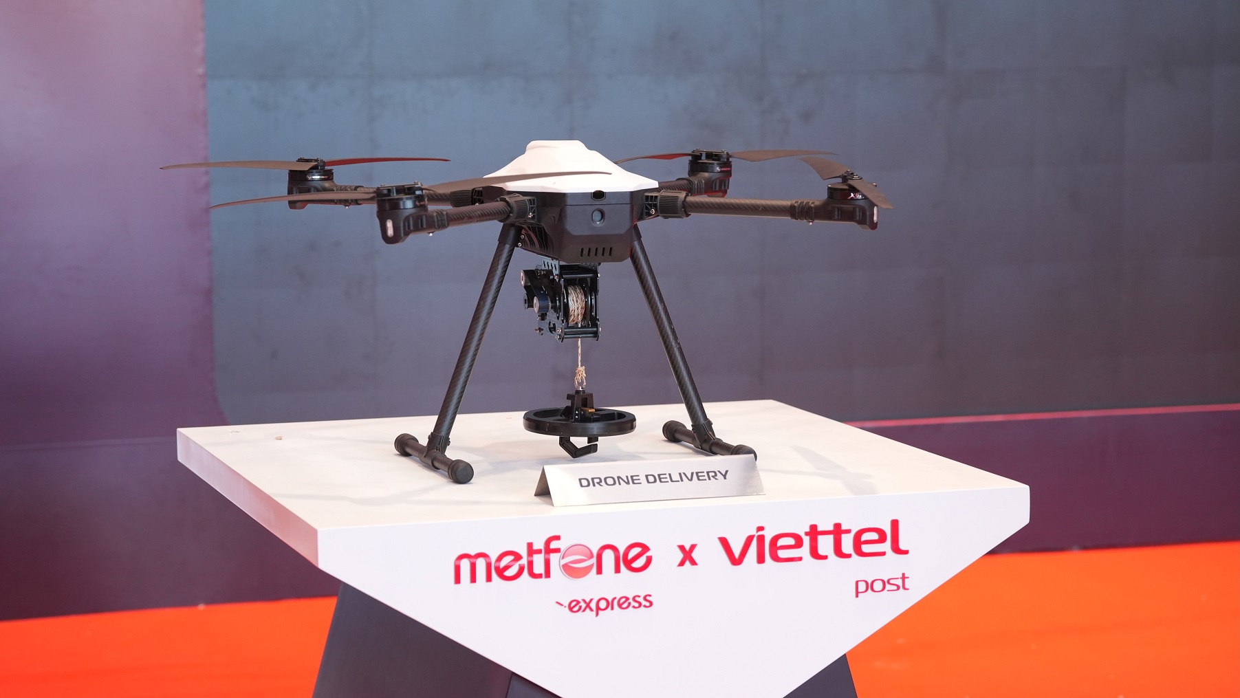 Viettel Post ra mắt thương hiệu chuyển phát Metfone Express tại Campuchia - Anh 3 7