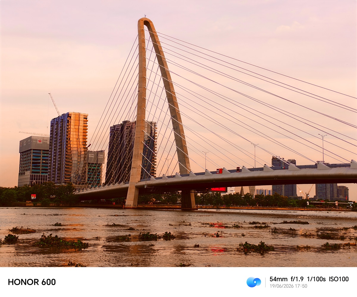 HONOR 600 giải thành công bài toán cận cao cấp, camera 200MP và loạt tính năng AI phục vụ sát nhu cầu người sáng tạo 11 HONOR 600 giải thành công bài toán cận cao cấp, camera 200MP và loạt tính năng AI phục vụ sát nhu cầu người sáng tạo - IMG 20260619 175021