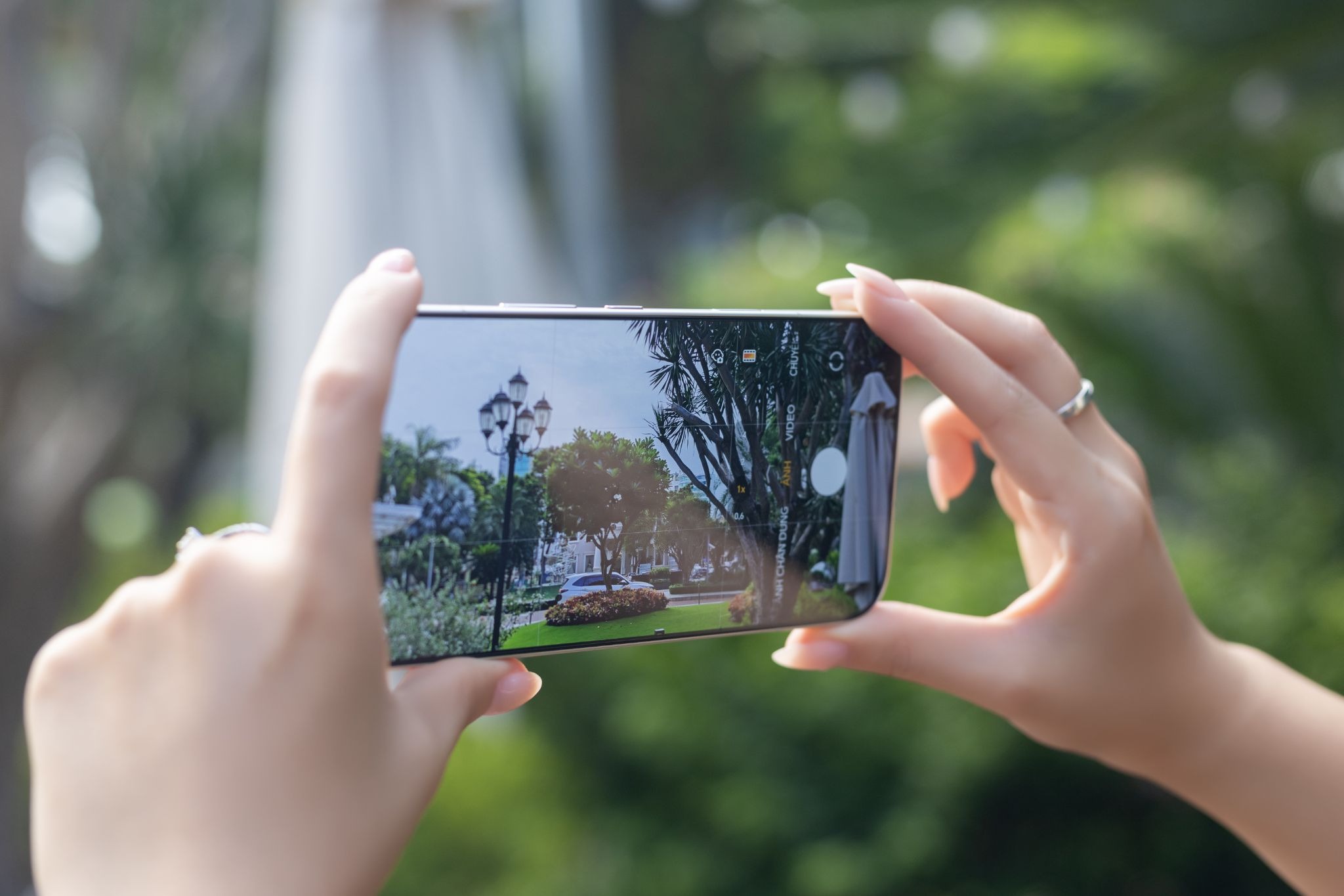 HONOR 600 giải thành công bài toán cận cao cấp, camera 200MP và loạt tính năng AI phục vụ sát nhu cầu người sáng tạo 14 HONOR 600 giải thành công bài toán cận cao cấp, camera 200MP và loạt tính năng AI phục vụ sát nhu cầu người sáng tạo - image 69