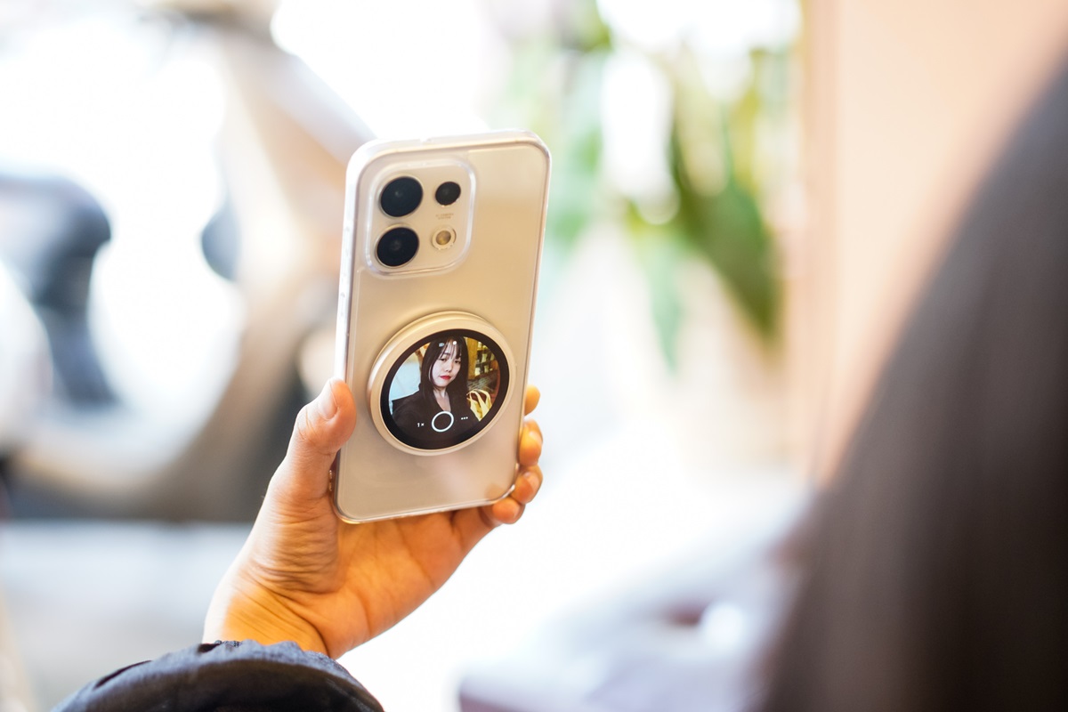 OPPO Reno16 Series 5G ra mắt, tích hợp studio AI ảo diệu dành cho giới trẻ bay bổng sáng tạo 9 OPPO Reno16 Series 5G ra mắt, tích hợp studio AI ảo diệu dành cho giới trẻ bay bổng sáng tạo - 8 6
