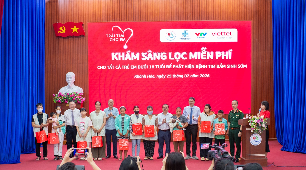 Viettel chung tay khám sàng lọc bệnh tim bẩm sinh miễn phí cho hơn 600 em nhỏ tại Khánh Hòa - Anh 1 13