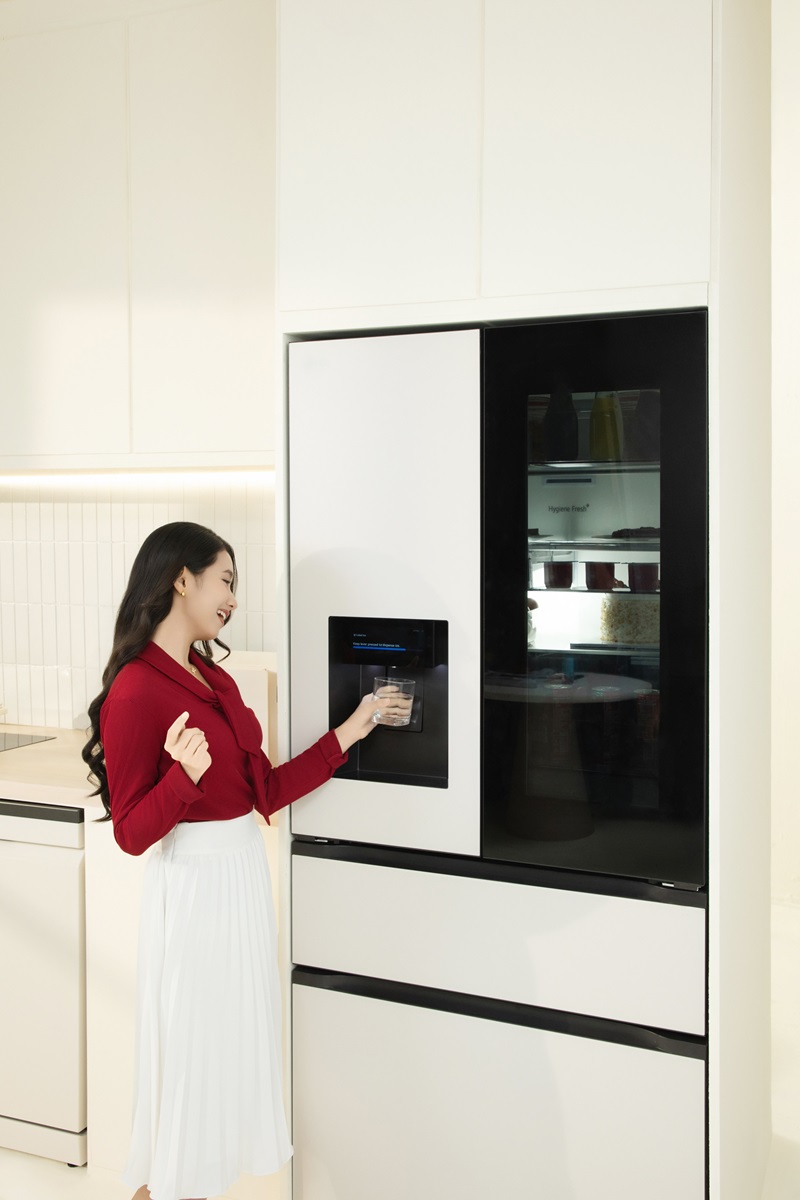 LG Việt Nam ra mắt tủ lạnh French Door Fit & Max cao cấp phiên bản mới, đúng ý gia đình Việt - Công nghệ InstaView™ tiếp tục là diểm nhận diện dặc trưng cho phép người dùng gõ hai lần dể nhìn thấu bên trong mà không cần mở cửa tủ 1