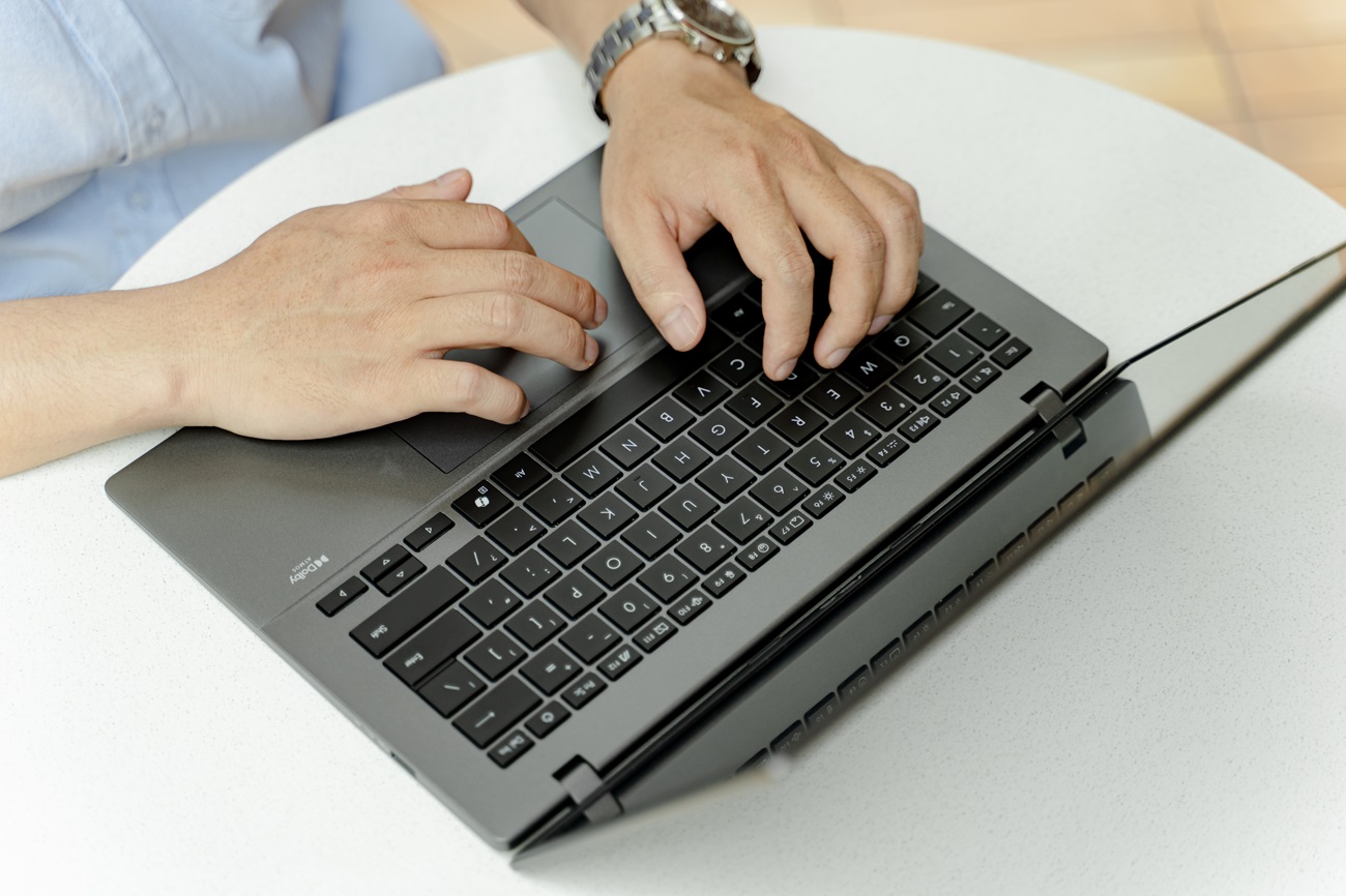 Giải thưởng Editor's Choice Award Mid 2026: ASUS Vivobook S14 2026 - Laptop AI mỏng nhẹ, hoàn hảo cho giới văn phòng, sinh viên 4 Giải thưởng Editor's Choice Award Mid 2026: ASUS Vivobook S14 2026 - Laptop AI mỏng nhẹ, hoàn hảo cho giới văn phòng, sinh viên - FAL07454