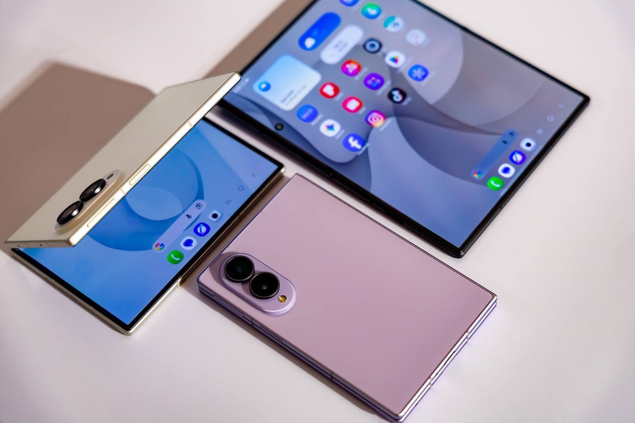 Ra mắt Galaxy Z Fold8 Ultra, Galaxy Z Fold8 và Galaxy ZFlip8 - mỗi phiên bản cho trải nghiệm "gập" khác biệt - Galaxy Z Fold voi thiet ke man hinh gap phang nhat tu truoc den nay nho cong nghe Flex Titanium giup giam nep gap