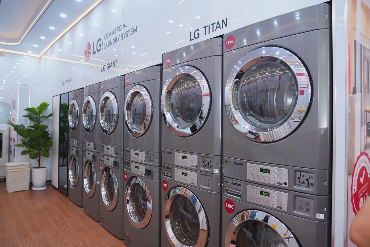 LG khai trương cửa hàng giặt sấy thông minh Bee Laundry tại Hà Nội - LG giới thiệu các dòng máy giặt máy sấy công nghiệp Giant và Titan cùng tủ chăm sóc quần áo thông minh LG Styler 2