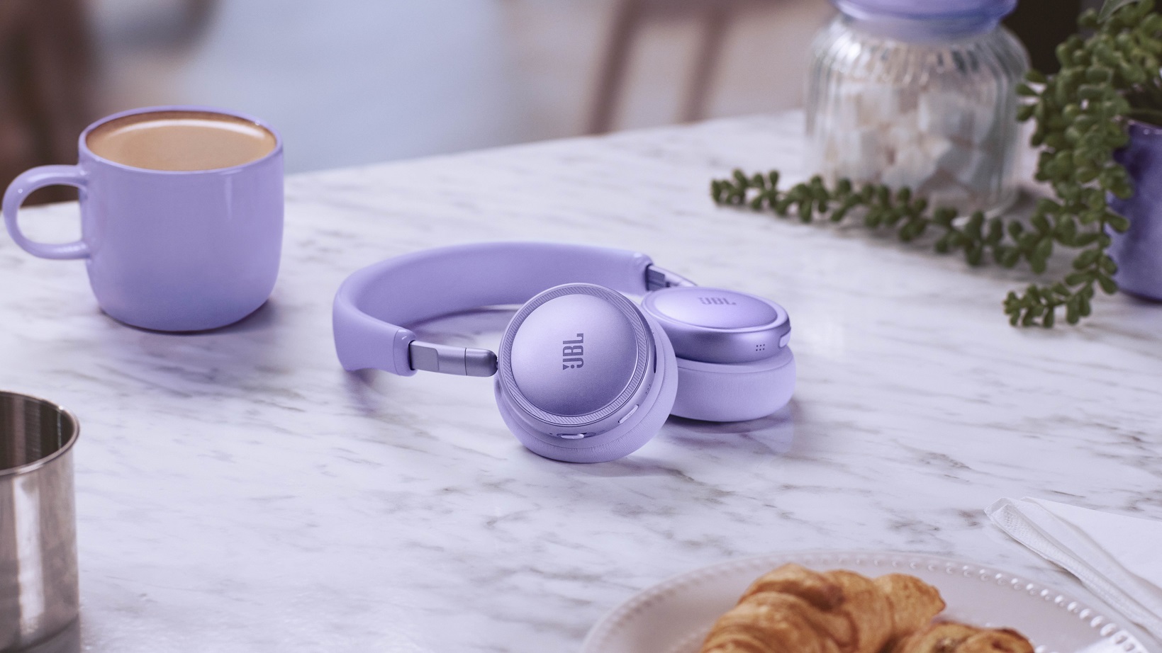 Bộ đôi tai nghe không dây JBL Live 780NC và JBL Live 680NC công nghệ chống ồn True ANC 2.0 chính thức mở bán 1 Bộ đôi tai nghe không dây JBL Live 780NC và JBL Live 680NC công nghệ chống ồn True ANC 2.0 chính thức mở bán -