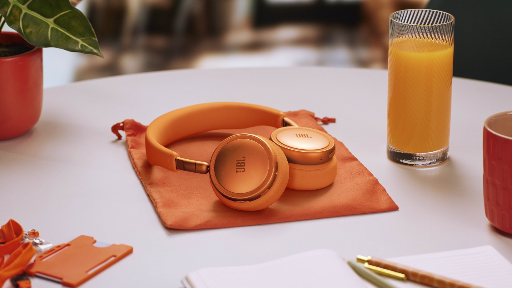 Bộ đôi tai nghe không dây JBL Live 780NC và JBL Live 680NC công nghệ chống ồn True ANC 2.0 chính thức mở bán 4 Bộ đôi tai nghe không dây JBL Live 780NC và JBL Live 680NC công nghệ chống ồn True ANC 2.0 chính thức mở bán -