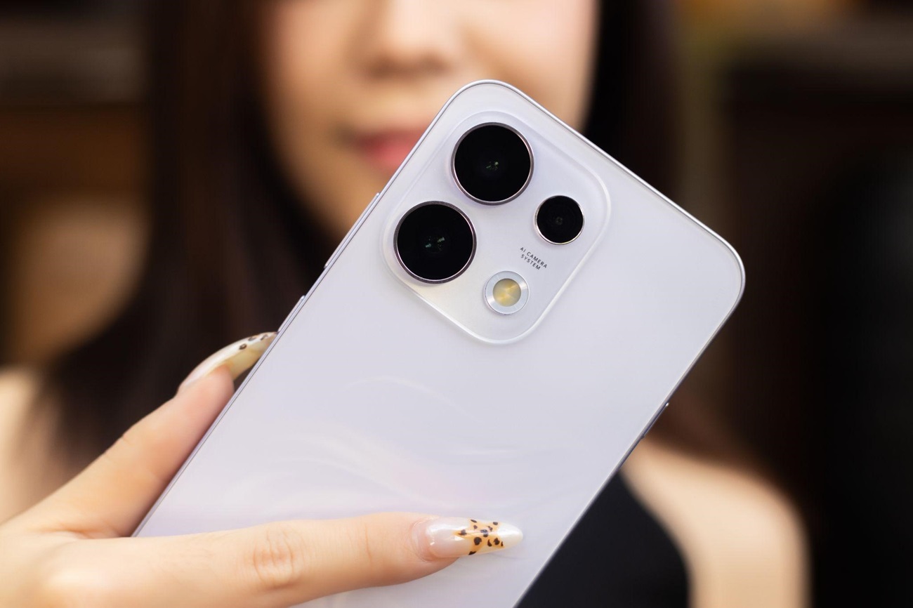 OPPO Reno16 F: Khi digicam và studio sáng tạo cùng tồn tại trong một chiếc điện thoại xinh xắn 1 OPPO Reno16 F: Khi digicam và studio sáng tạo cùng tồn tại trong một chiếc điện thoại xinh xắn - Re2
