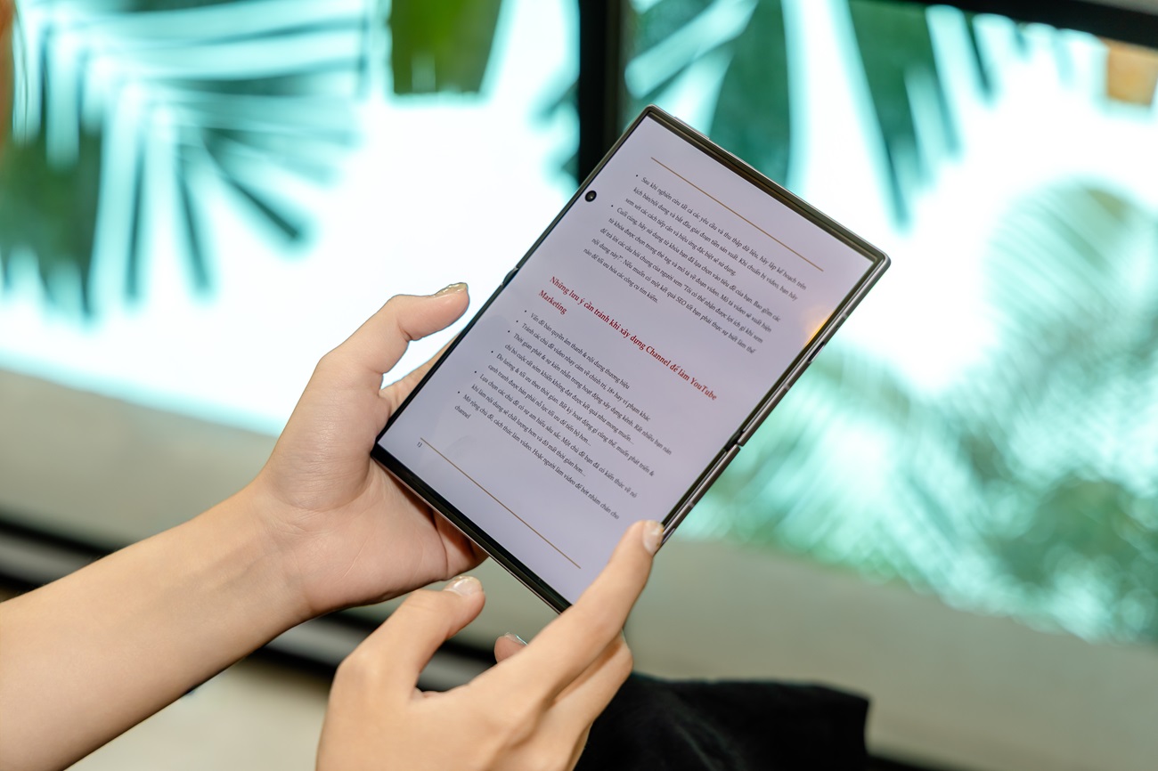 Ra mắt Galaxy Z Fold8 Ultra, Galaxy Z Fold8 và Galaxy ZFlip8 - mỗi phiên bản cho trải nghiệm "gập" khác biệt - Ty le man hinh 4 3 tren Galaxy Z Fold8