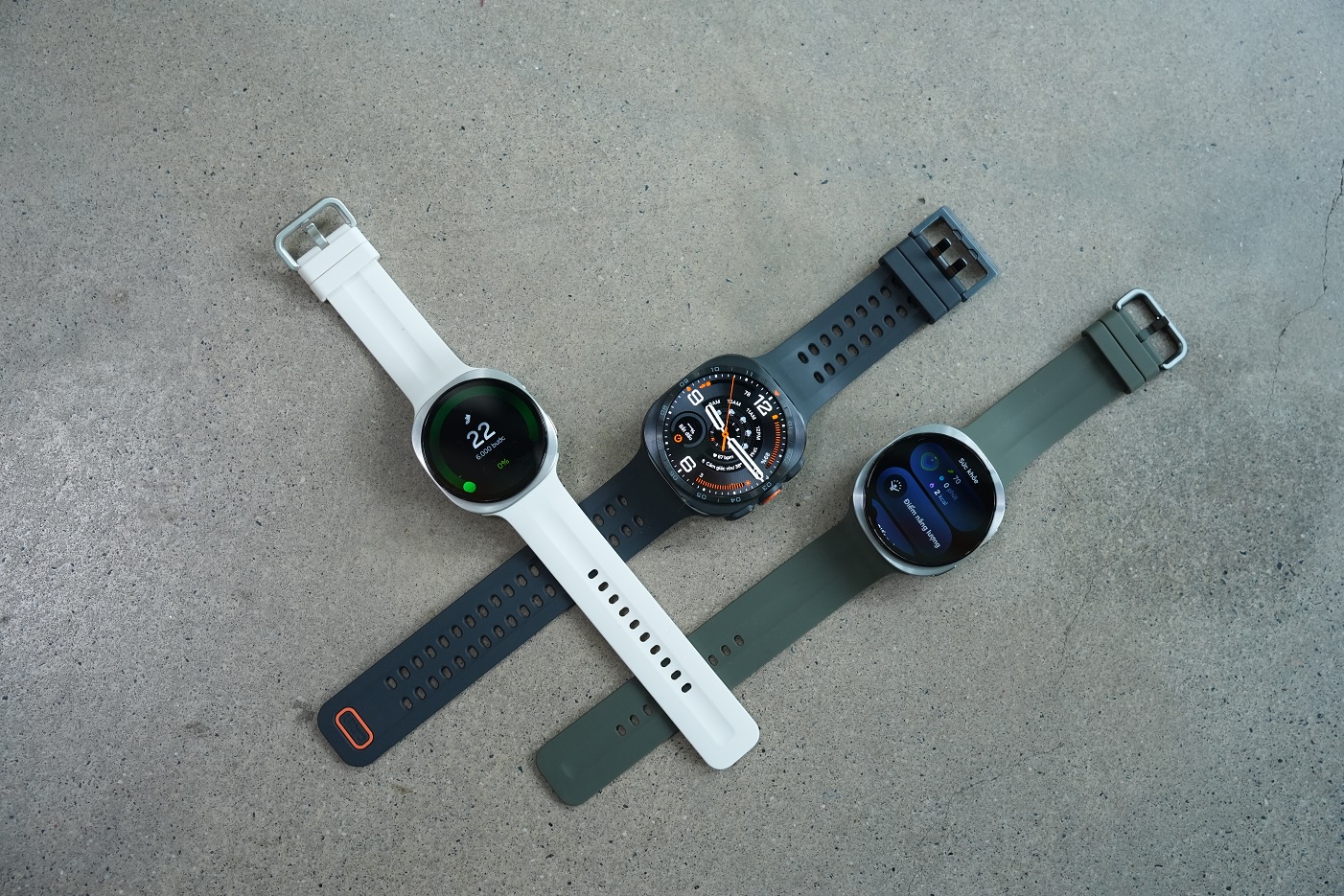 Samsung Galaxy Ultra2 và Galaxy Watch9, tăng cường AI chăm sóc sức khỏe 3 Samsung Galaxy Ultra2 và Galaxy Watch9, tăng cường AI chăm sóc sức khỏe - Watch Combo Product Shot