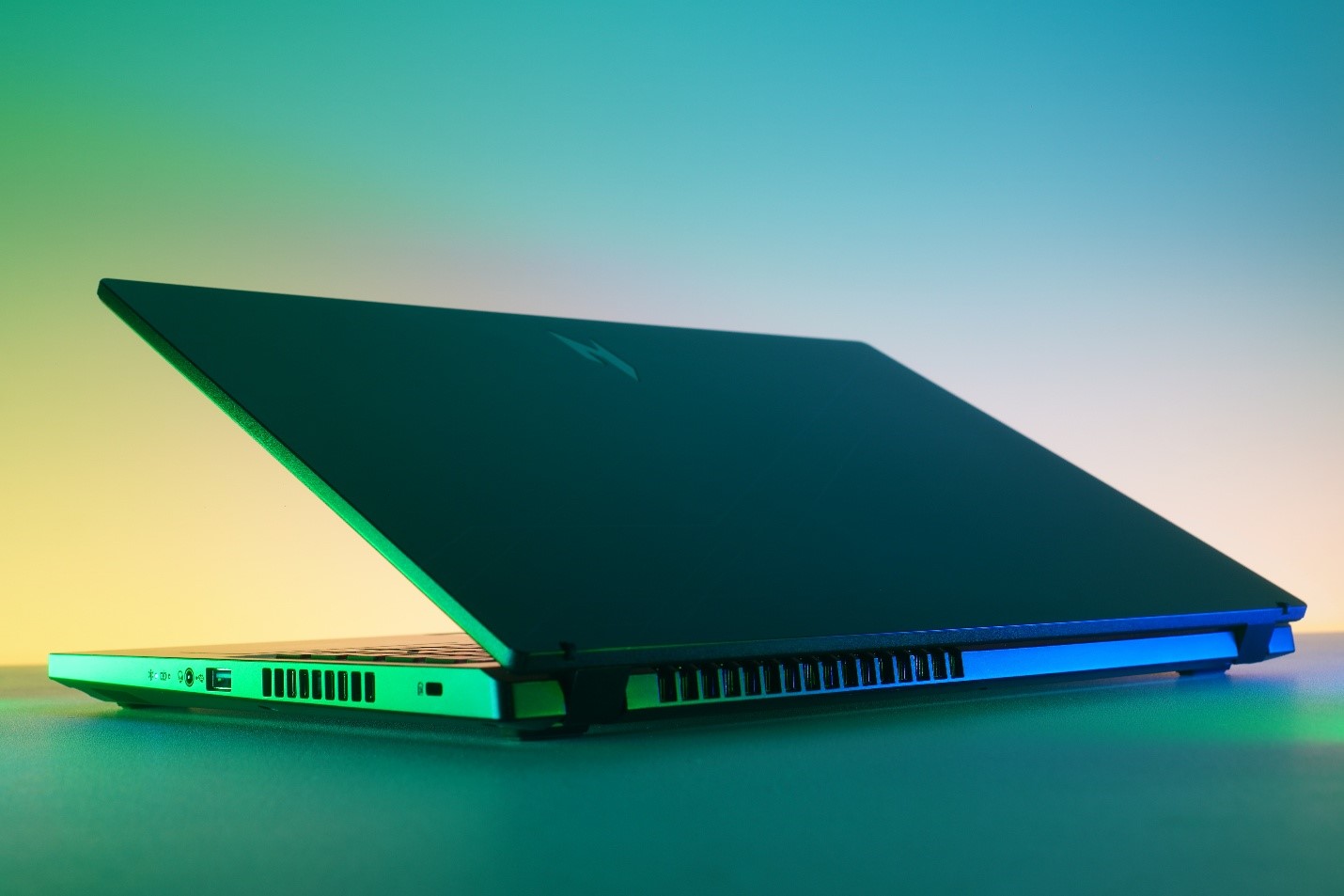 Vì sao nên chọn laptop gaming có khả năng nâng cấp máy tại thời điểm này? 1 Vì sao nên chọn laptop gaming có khả năng nâng cấp máy tại thời điểm này? - hhh