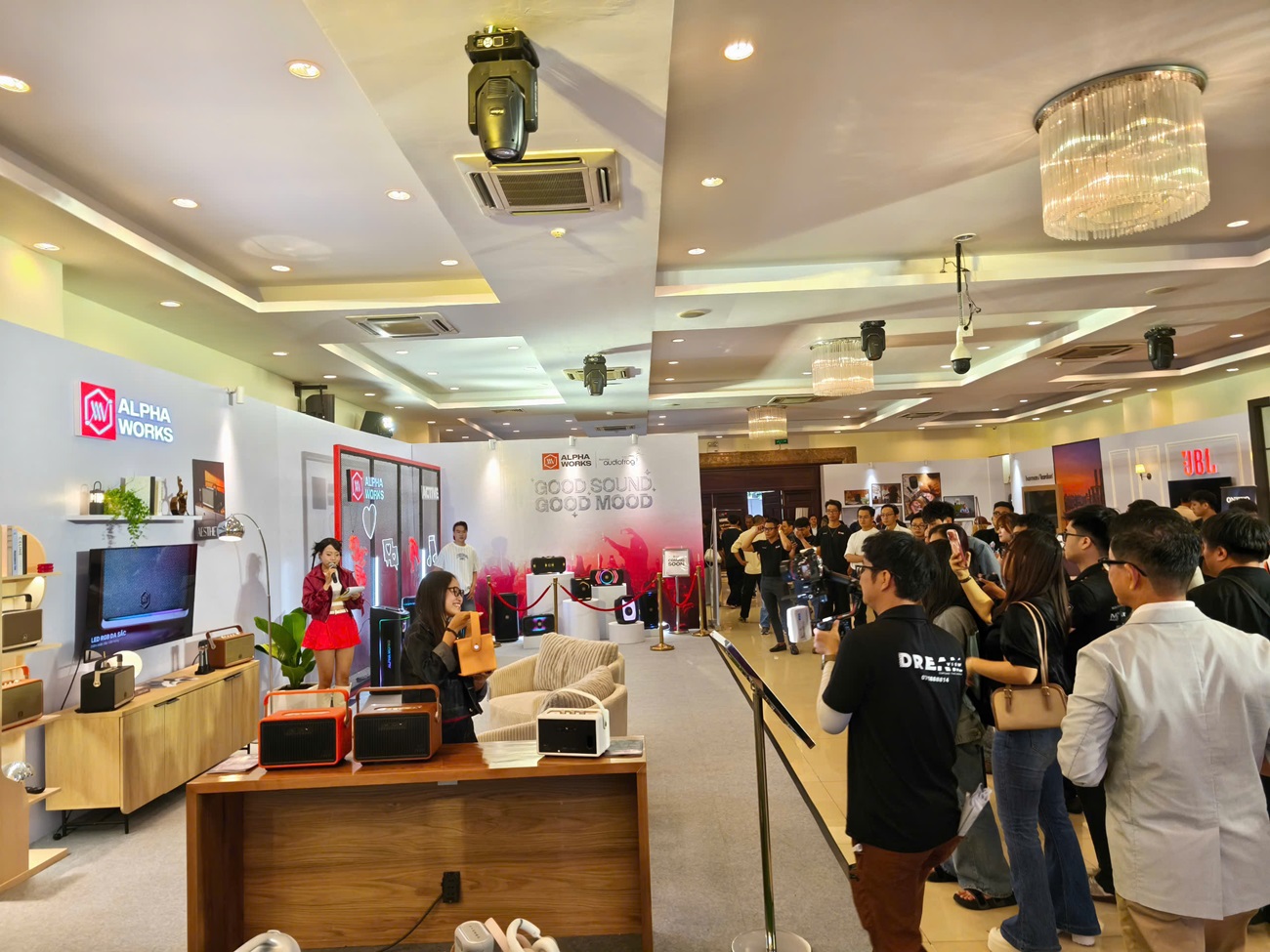 P.H.E Show 2026: Điểm đến trải nghiệm giải trí tại gia đẳng cấp không thể bỏ qua 6 P.H.E Show 2026: Điểm đến trải nghiệm giải trí tại gia đẳng cấp không thể bỏ qua - 1786179093786 2293388118931018808 7441676908612188589 c30ed72b69fb4300372b95f8ebf8a781