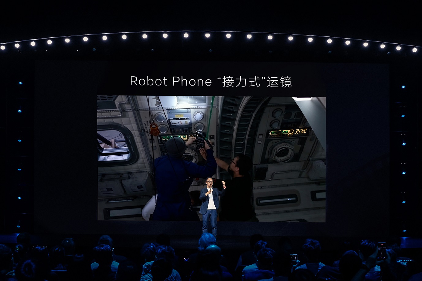 HONOR Robot Phone có khả năng biến thành một chiếc máy quay điện ảnh cầm tay 1 HONOR Robot Phone có khả năng biến thành một chiếc máy quay điện ảnh cầm tay - 4 35
