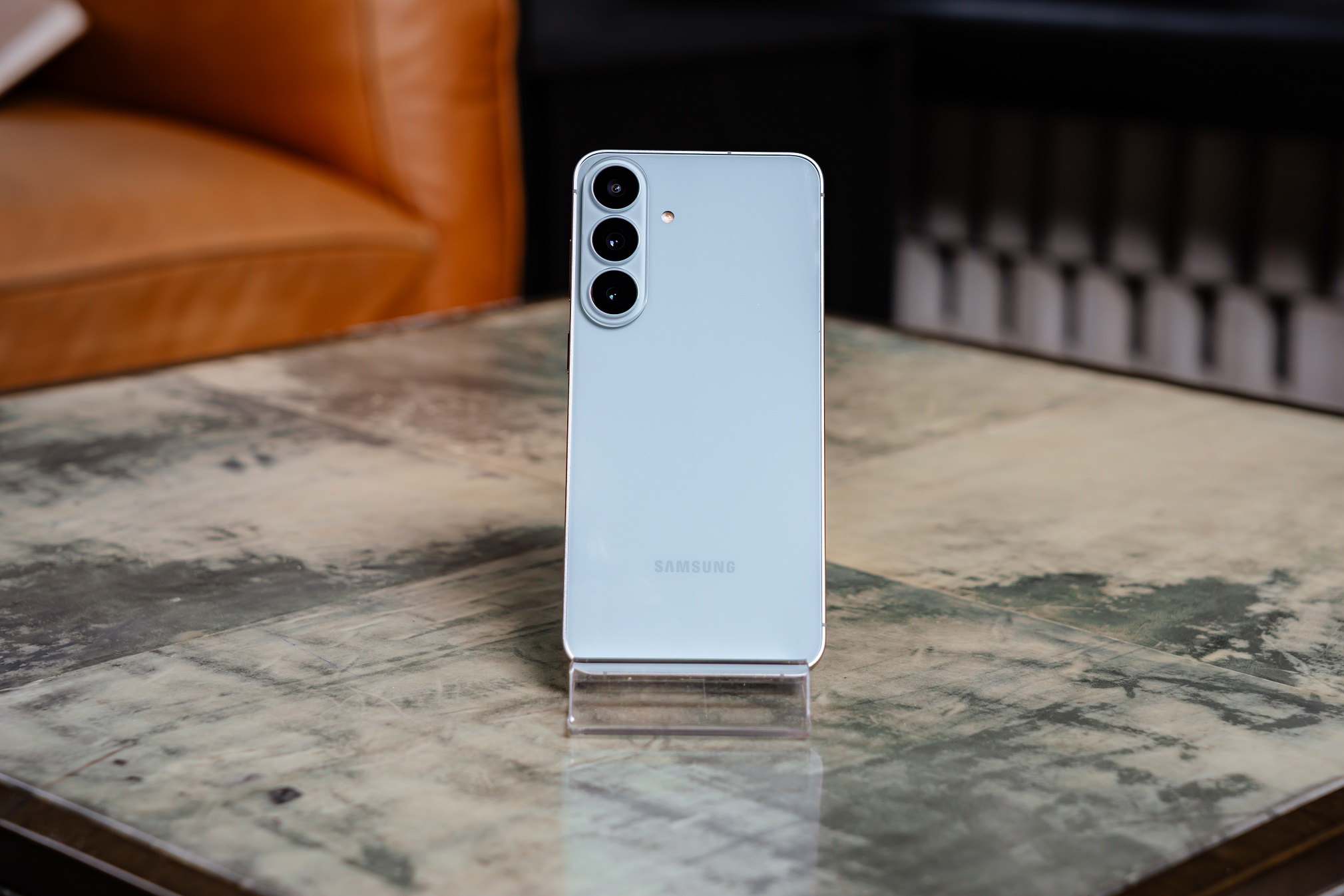 Samsung Galaxy S26 FE, flagship gọn nhẹ của Samsung, giá từ 18,99 triệu đồng 7 Samsung Galaxy S26 FE, flagship gọn nhẹ của Samsung, giá từ 18,99 triệu đồng - 9 Key hero color Focus