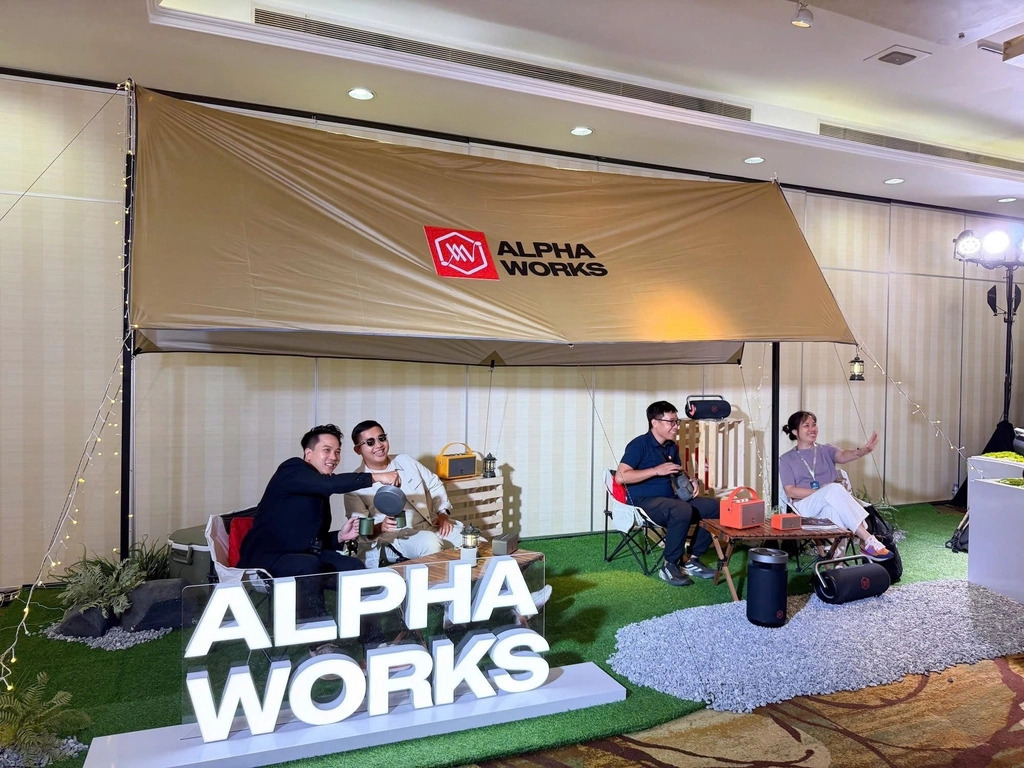 Alpha Works mang đủ cung bậc cảm xúc âm nhạc đến P.H.E Show 2026 - Adventure Zone