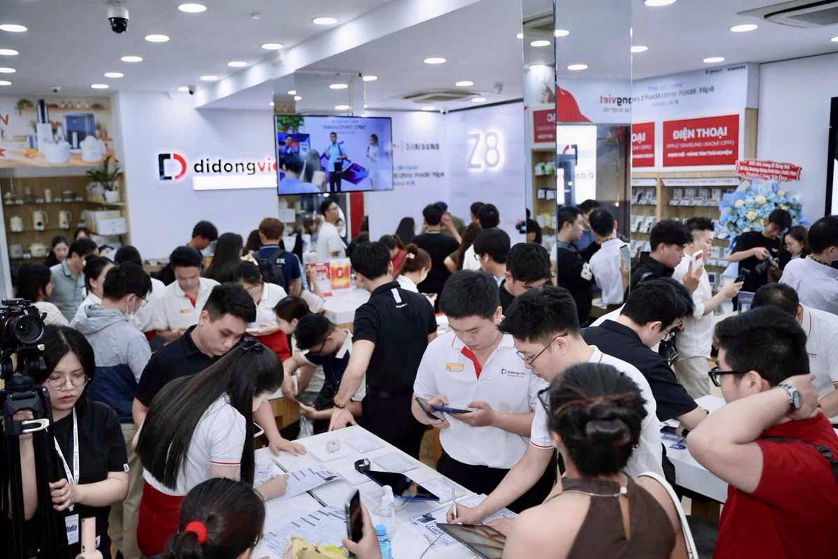 Di Động Việt tưng bừng với “fashion - tech show” trong đêm mở bán sớm Galaxy Z Flip8, Z Fold8 và Fold8 Ultra 7 Di Động Việt tưng bừng với “fashion - tech show” trong đêm mở bán sớm Galaxy Z Flip8, Z Fold8 và Fold8 Ultra - IMG 1143 1