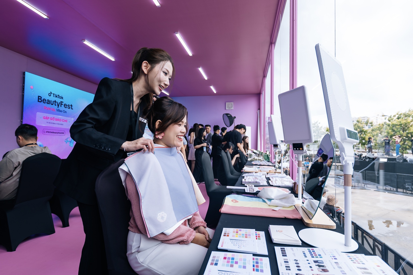 TikTok Beauty Fest trở lại, kết nối thương hiệu, nhà sáng tạo, và cộng đồng yêu làm đẹp 2 TikTok Beauty Fest trở lại, kết nối thương hiệu, nhà sáng tạo, và cộng đồng yêu làm đẹp - Khu vuc trai nghiem Personal Color Test