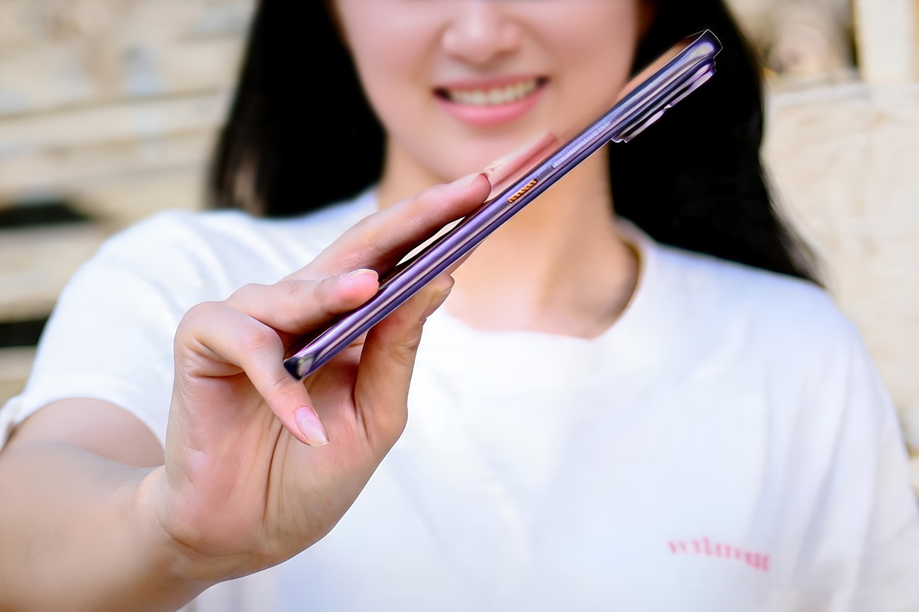 Ra mắt TECNO POVA Curve 2 5G, siêu mỏng, pin khủng 8000mAh, cân mọi game 2 Ra mắt TECNO POVA Curve 2 5G, siêu mỏng, pin khủng 8000mAh, cân mọi game - POVA CURVE 2 5G LIFESTYLE24