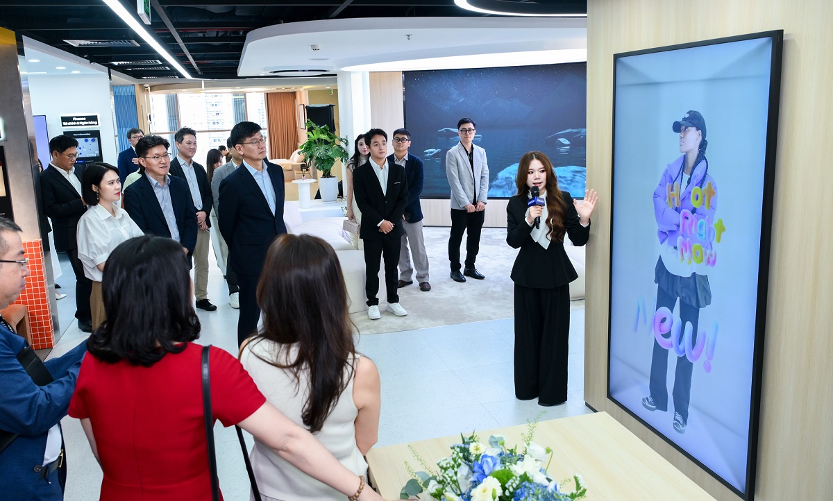 Samsung Electronics khai trương Business Experience Studio tại Việt Nam, giải pháp công nghệ toàn diện cho doanh nghiệp đã sẵn sàng 1 Samsung Electronics khai trương Business Experience Studio tại Việt Nam, giải pháp công nghệ toàn diện cho doanh nghiệp đã sẵn sàng - Photo16 DSC 4964