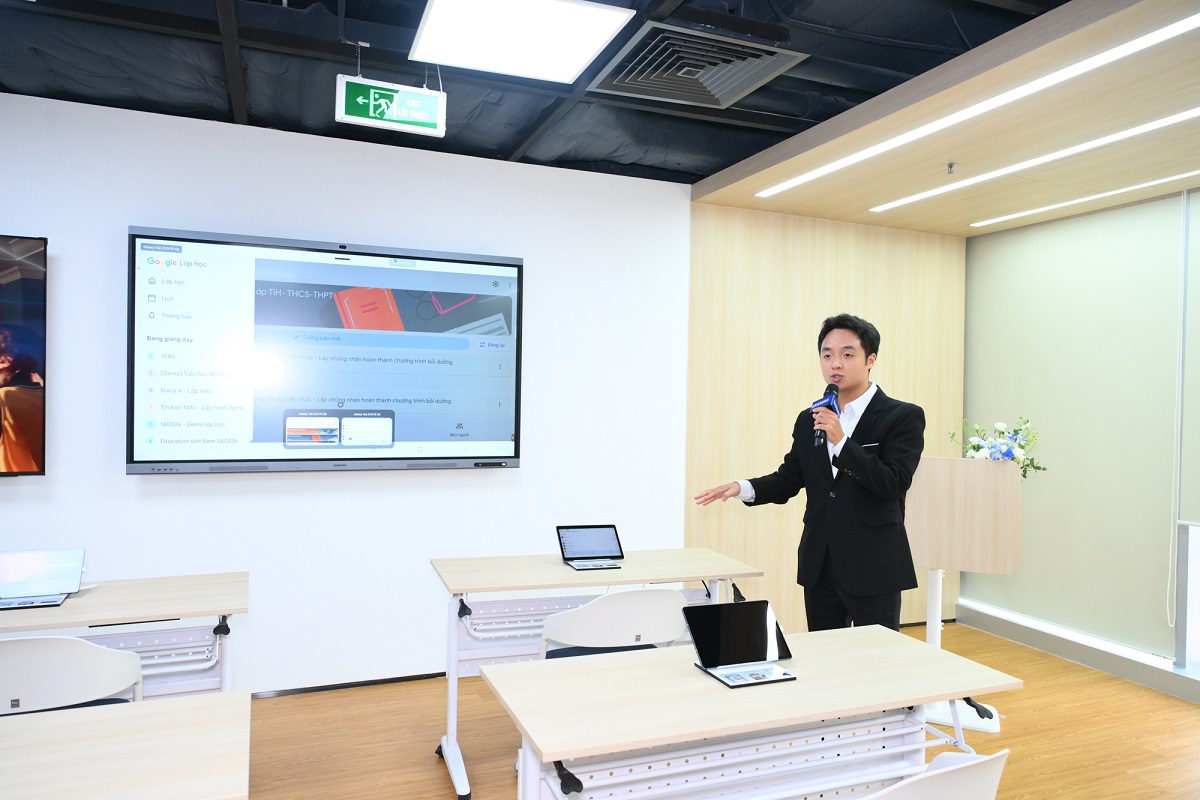 Samsung Electronics khai trương Business Experience Studio tại Việt Nam, giải pháp công nghệ toàn diện cho doanh nghiệp đã sẵn sàng 5 Samsung Electronics khai trương Business Experience Studio tại Việt Nam, giải pháp công nghệ toàn diện cho doanh nghiệp đã sẵn sàng - Photo7 DSC 4423