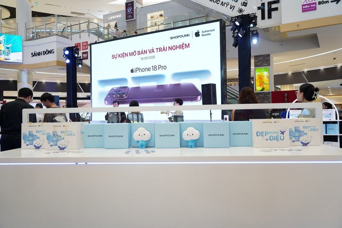 "Đẹp Đúng Điệu" cùng ShopDunk khi được bàn giao iPhone 18 Pro 2 "Đẹp Đúng Điệu" cùng ShopDunk khi được bàn giao iPhone 18 Pro - 804443095 1625312995696886 1582947017405974263 n