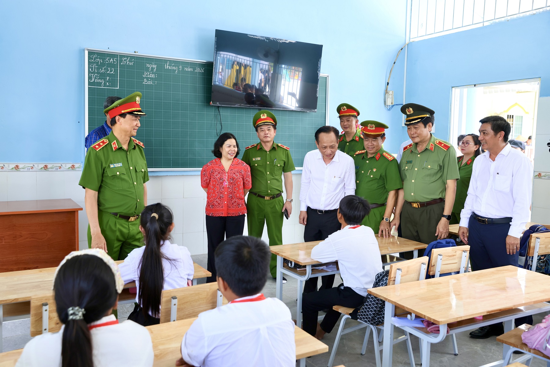 8,5 tỷ đồng tạo nên 46 mái ấm, làm mới 4 điểm trường, cải thiện điều kiện sống và học tập tại Cà Mau 3 8,5 tỷ đồng tạo nên 46 mái ấm, làm mới 4 điểm trường, cải thiện điều kiện sống và học tập tại Cà Mau - Co so vat chat tai diem truong Truong Tieu hoc Phong Thanh tai khom 23 phuong Gia Rai tinh Ca Mau da duoc nang cap trang bi day du thiet bi dam bao viec day va hoc cho co va tro