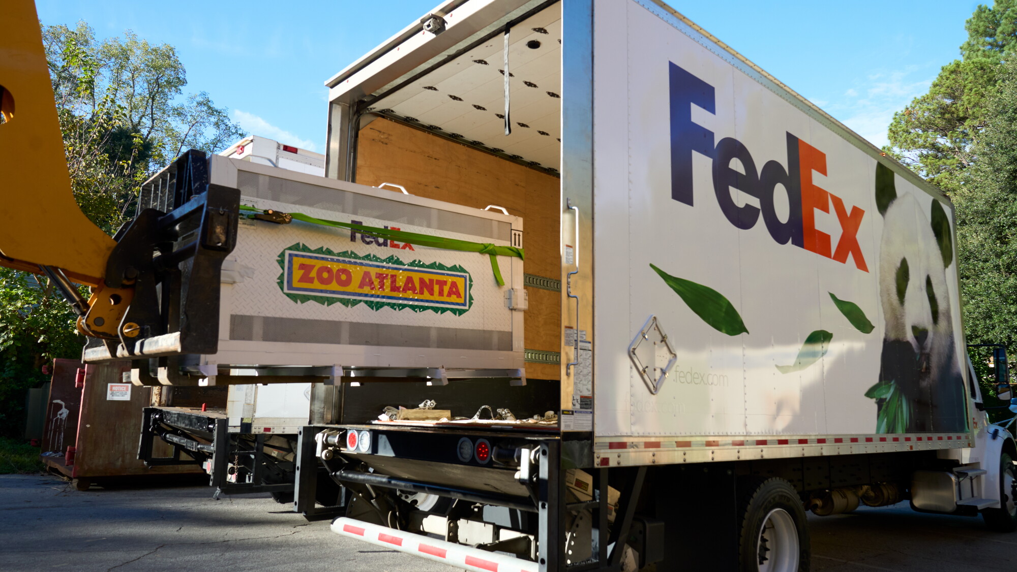 Chuyên cơ FedEx Panda Express đưa gấu trúc khổng lồ từ Trung Quốc đến Hoa Kỳ 2 Chuyên cơ FedEx Panda Express đưa gấu trúc khổng lồ từ Trung Quốc đến Hoa Kỳ - FedEx Panda Express 4