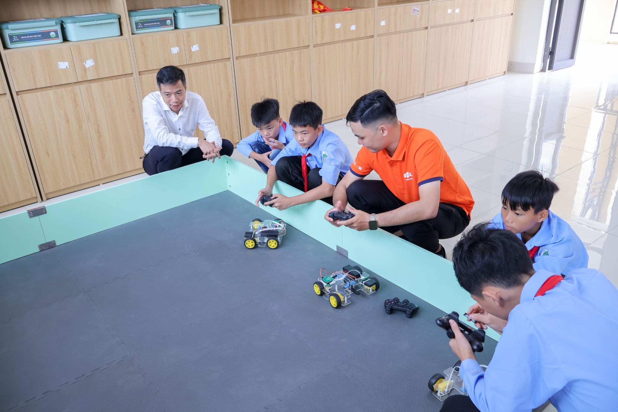 FPT Telecom đồng hành cùng Bộ Công an trao tặng phòng STEM tại các điểm trường khó khăn - image 20