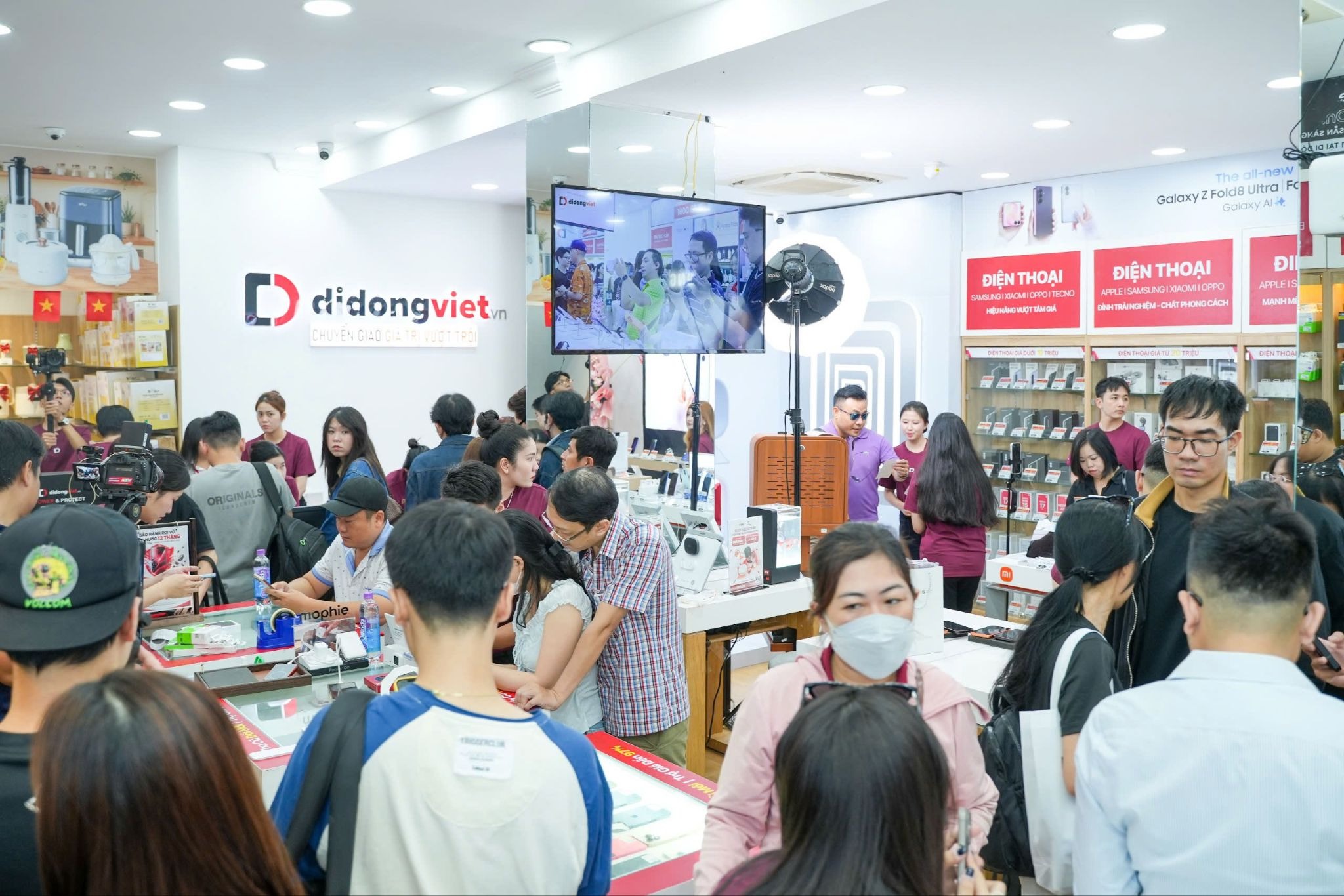 Di Động Việt rộn ràng mở bán iPhone 18 Pro Series, ưu đãi đến 9,5 triệu đồng 5 Di Động Việt rộn ràng mở bán iPhone 18 Pro Series, ưu đãi đến 9,5 triệu đồng - image 56