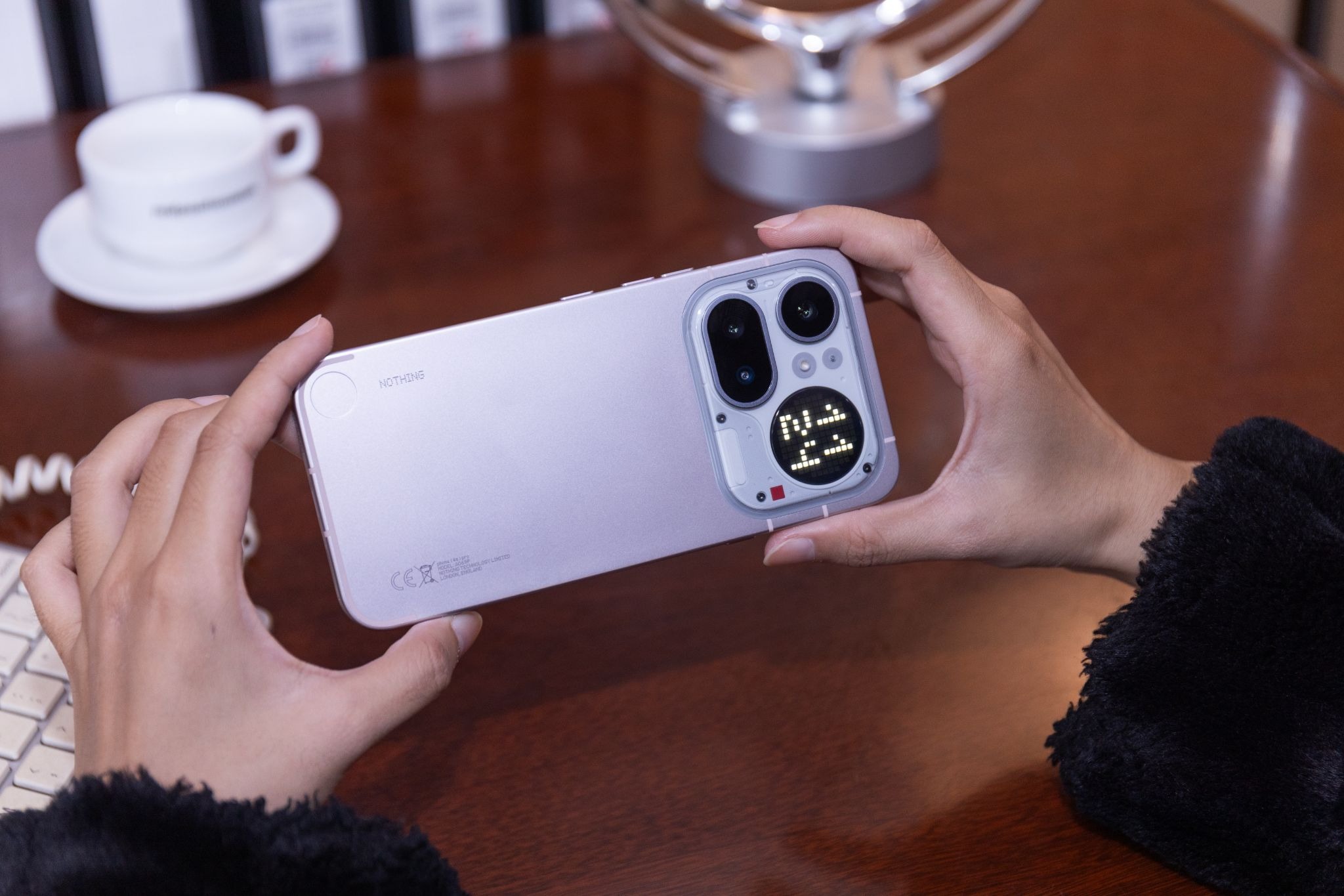 Đánh giá Nothing Phone (4a) Pro: Một chiếc điện thoại có gu cho người chán sự đơn điệu 2 Đánh giá Nothing Phone (4a) Pro: Một chiếc điện thoại có gu cho người chán sự đơn điệu - image 65