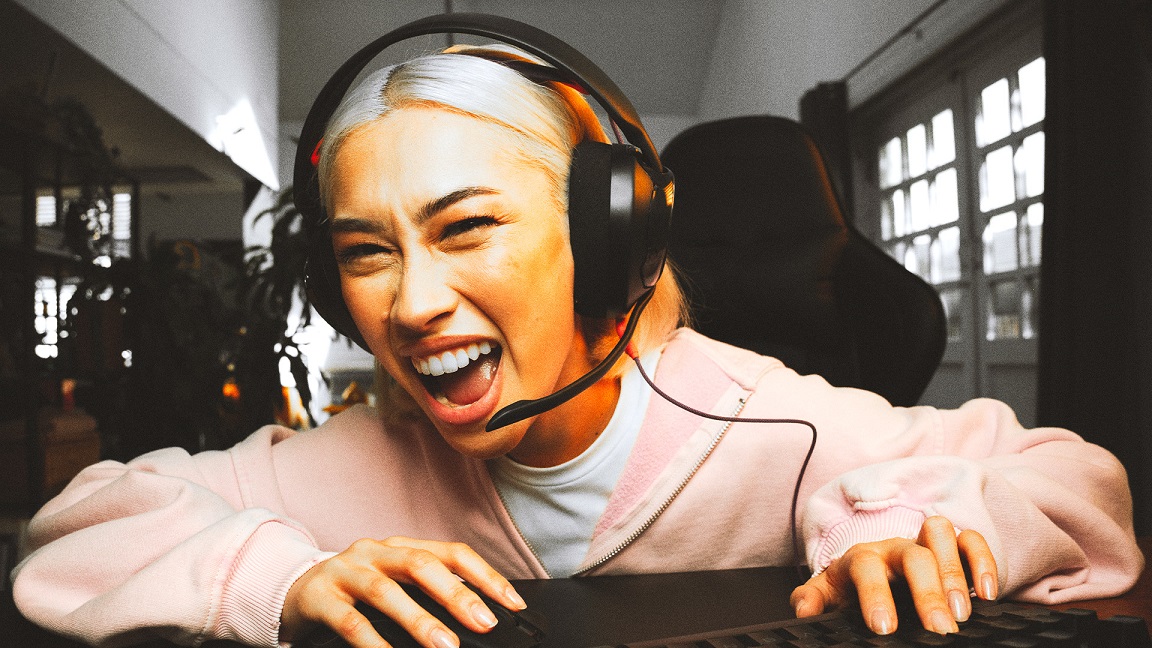 JBL QuantumENGINE - nền tảng phần mềm gaming tích hợp công nghệ JBL Quantum Spatial Sound, giúp game thủ có âm thanh toàn diện - 01.LS JBL Quantum 250 Lifestyle Image PC Black 16x9 1