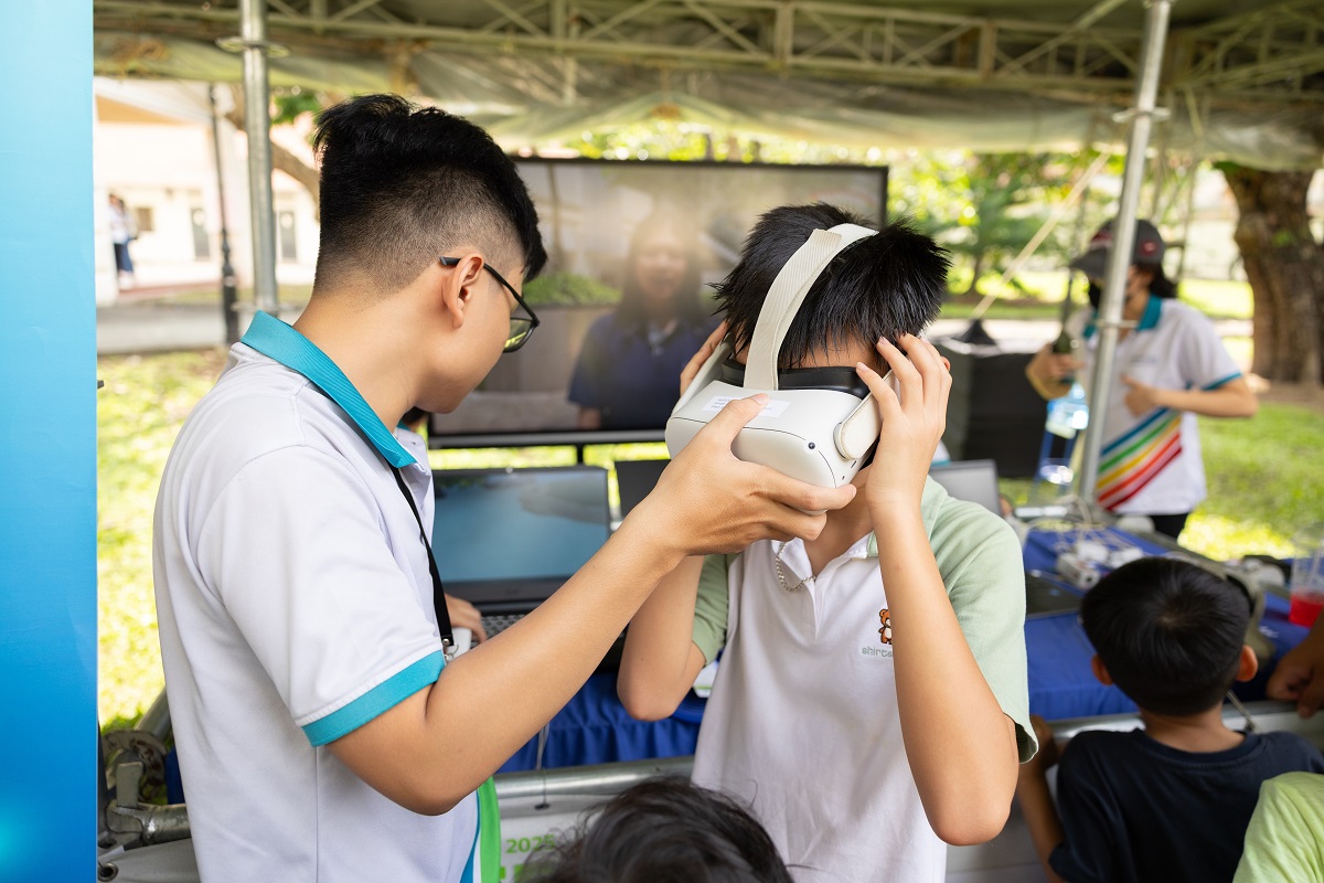 Science Fair 2026, hấp dẫn 3 ngày trải nghiệm khoa học kỳ thú, làm chủ AI, mở cửa miễn phí 2 Science Fair 2026, hấp dẫn 3 ngày trải nghiệm khoa học kỳ thú, làm chủ AI, mở cửa miễn phí - 14 SF2025
