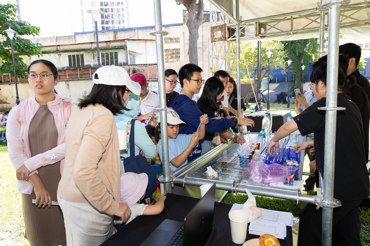 Science Fair 2026, hấp dẫn 3 ngày trải nghiệm khoa học kỳ thú, làm chủ AI, mở cửa miễn phí 3 Science Fair 2026, hấp dẫn 3 ngày trải nghiệm khoa học kỳ thú, làm chủ AI, mở cửa miễn phí - 3 SF2025