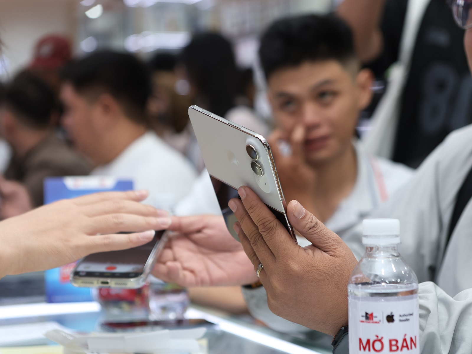 Minh Tuấn Mobile đã mở bán iPhone Duo:“Hẹn sao. Giao vậy. Không điều kiện” - DUY 5211