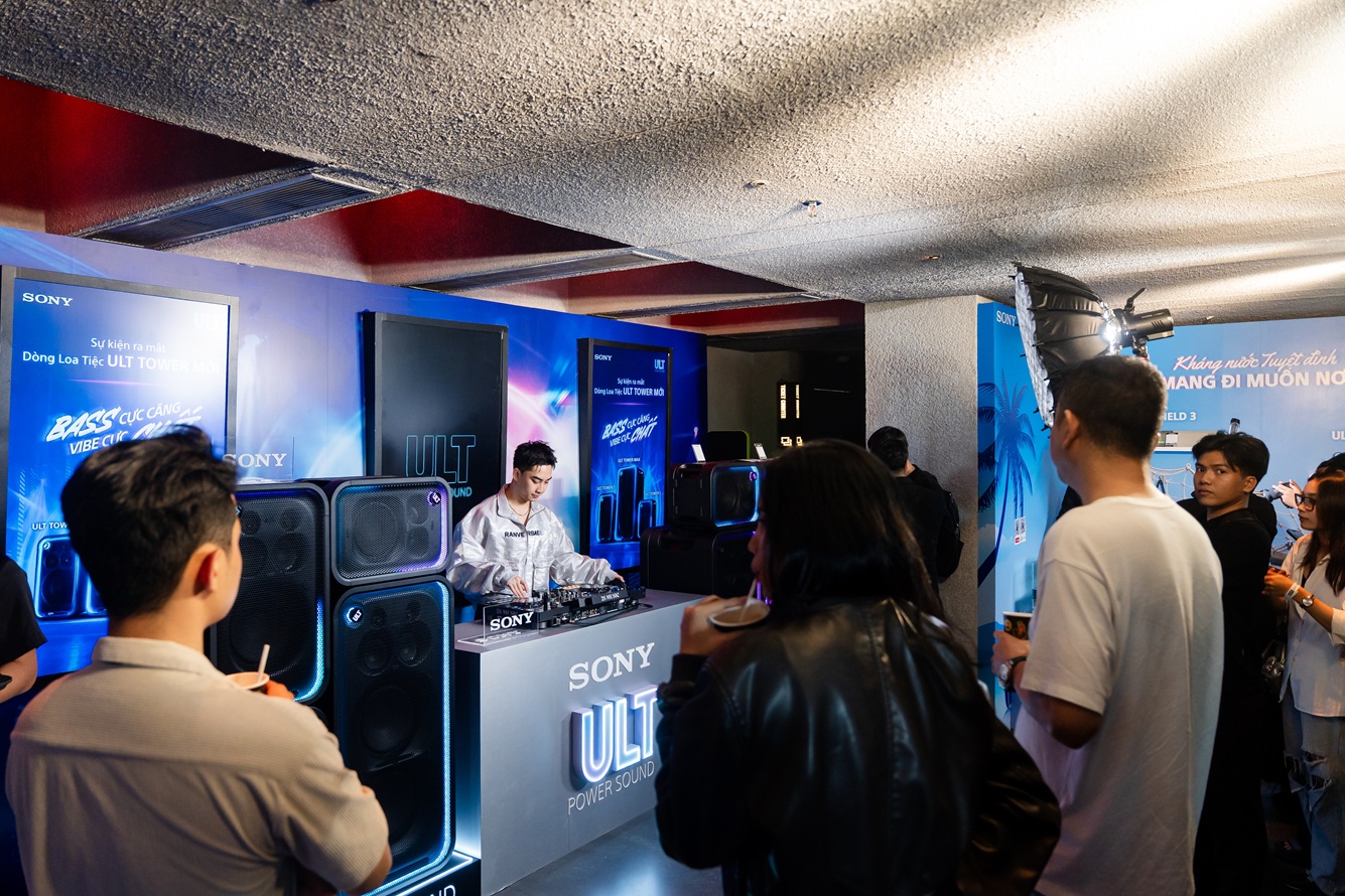 Thế hệ ULT TOWER mới của Sony ra mắt, đáp ứng từ karaoke gia đình đến âm thanh tiệc quy mô lớn 3 Thế hệ ULT TOWER mới của Sony ra mắt, đáp ứng từ karaoke gia đình đến âm thanh tiệc quy mô lớn - LF00080