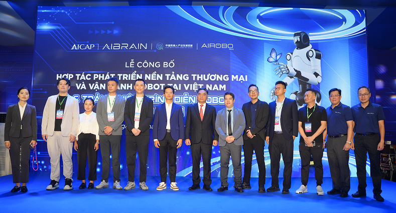 Định vị thế mạnh của Việt Nam trong chuỗi giá trị robot, hợp tác chiến lược quốc tế - Ong Nguyen Loc Ha Pho Chu tich Thuong truc UBND Thanh pho Ho Chi Minh giua chuc mung viec hop tac giua cac doanh nghiep